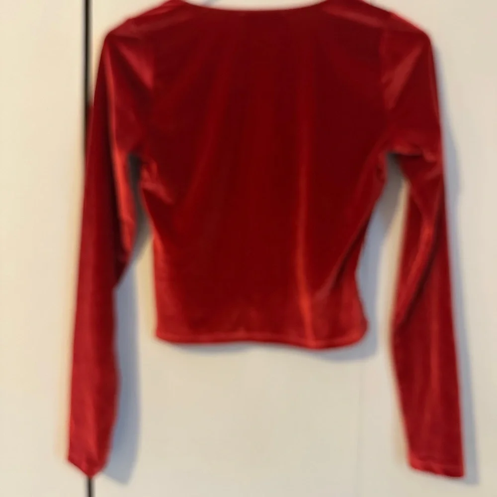 Hollister Red Velvet Crop Top NWT - Picture 5 of 5